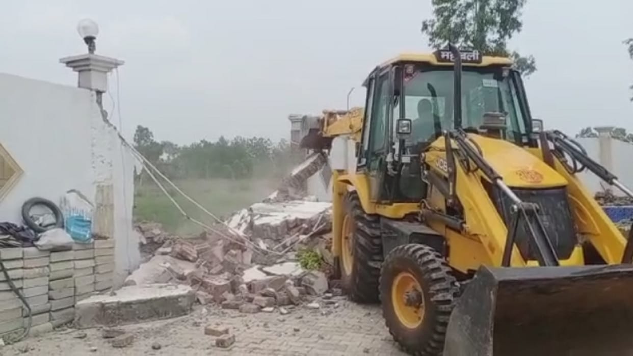 Saharanpur Police officers have demolished farm house of Accused Sunny Nagpal see photos