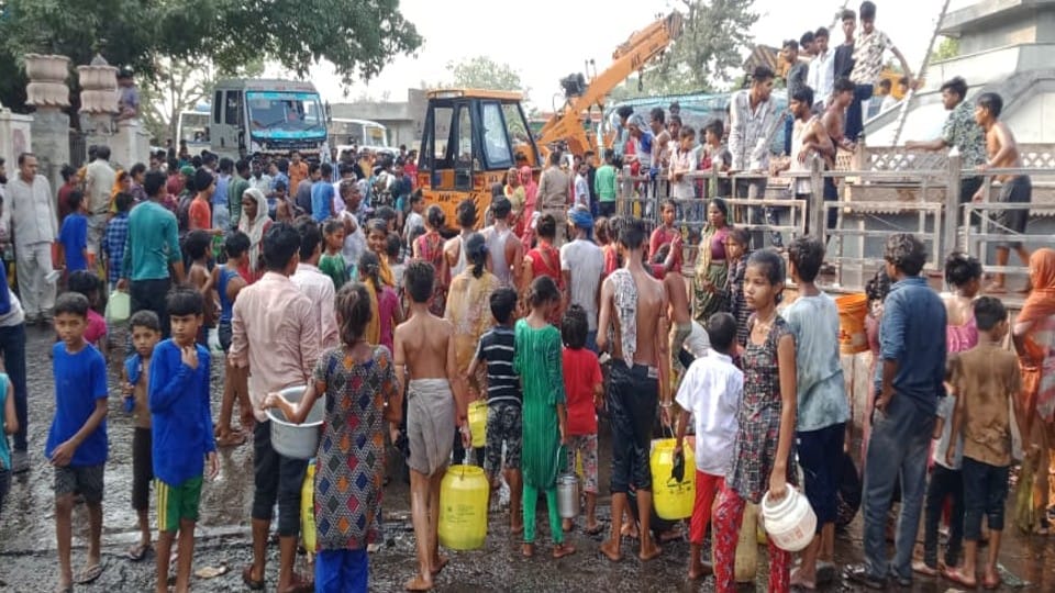 Refined oil loaded tanker overturned on Kasganj Bareilly road