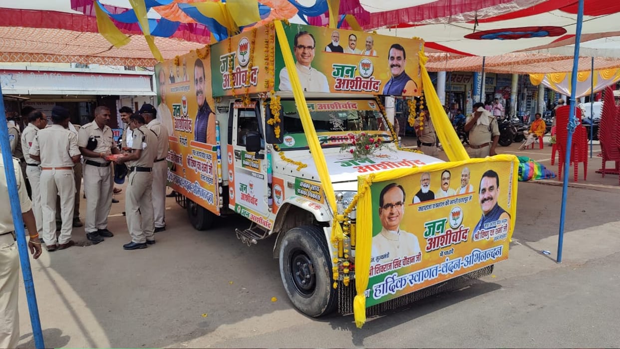 Chhatarpur News: Chariot ready for CM's roadshow, police administration alert about public meeting