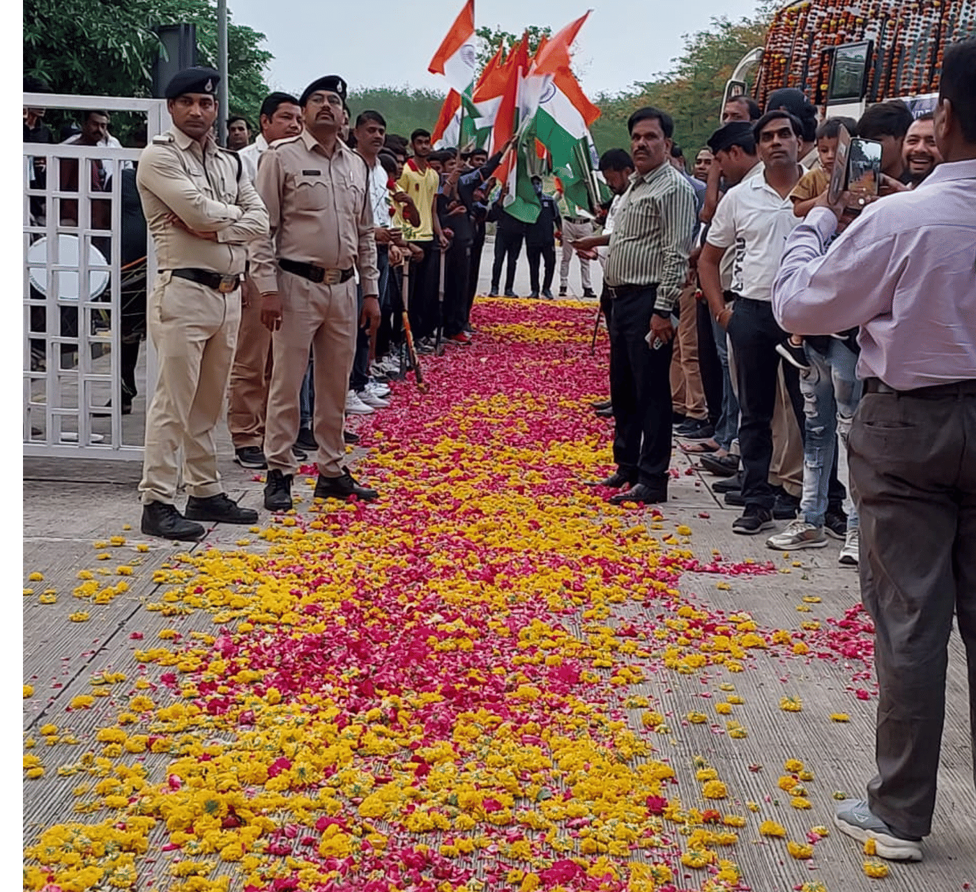 MP News: After creating history, the team of MP returned to Indore, received a warm welcome, worshiped after reaching Khajrana Ganesh temple, fireworks took place