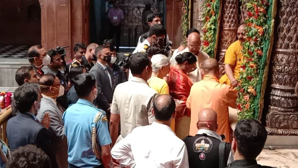 President Ram Nath Kovind Performed Worship in Banke Bihari Temple During Vrindavan Visit
