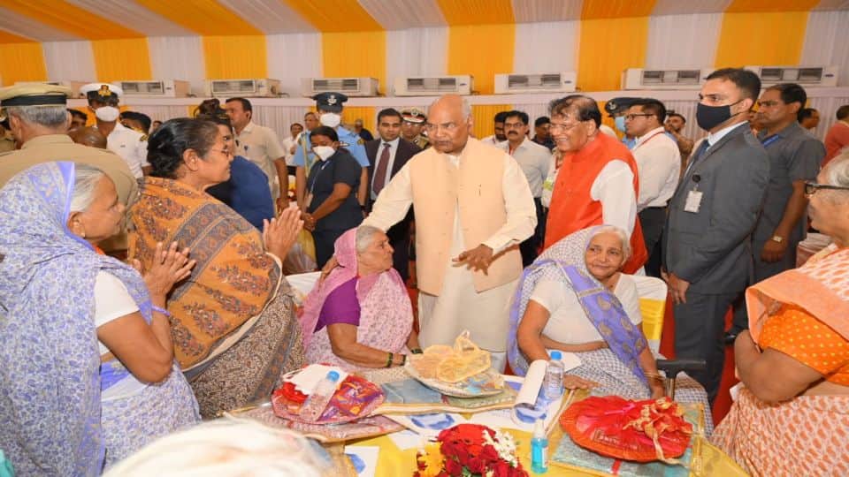 President Ram Nath Kovind Emotional during sanvad with Widow Women In Vrindavan
