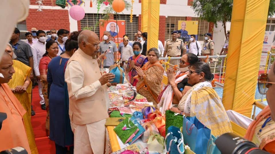 President Ram Nath Kovind Emotional during sanvad with Widow Women In Vrindavan