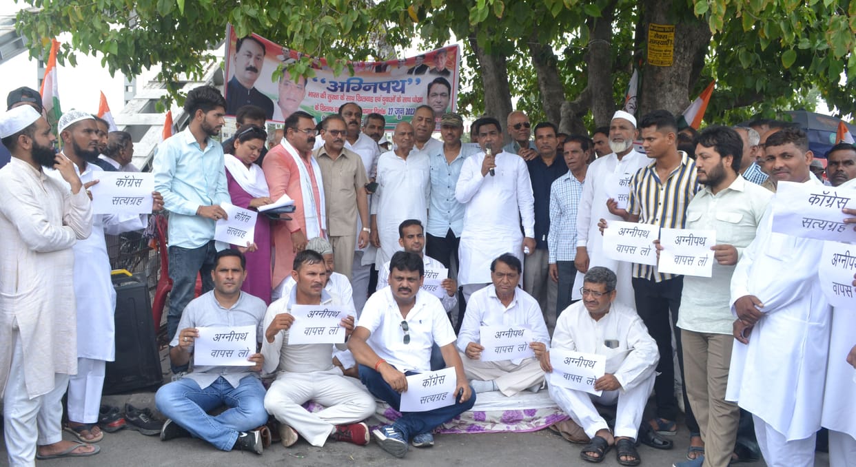 Congressmen played bugle against Agneepath plan