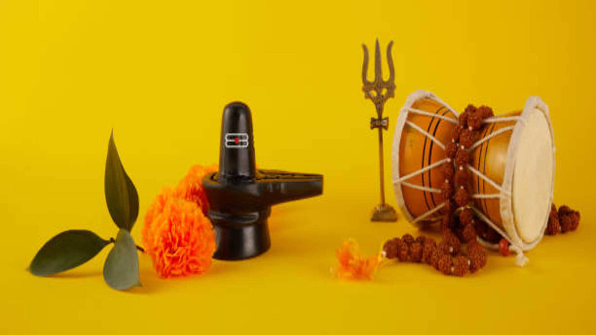 Sawan 2022 Puja Vidhi How To Offer Bel Patra On Shivling Know Its Benefits In Hindi