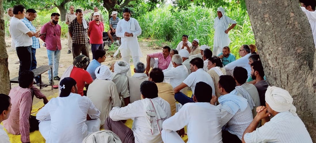 The team that arrived to take possession of the land for highway construction was taken hostage