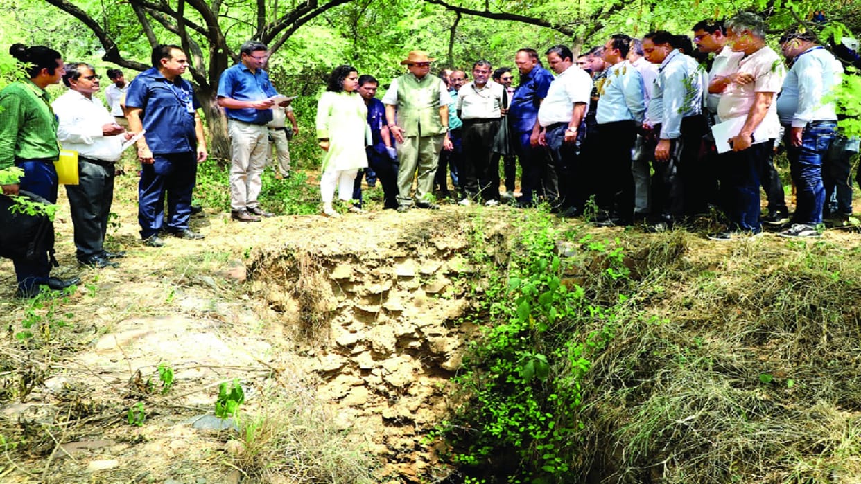 Lieutenant Governor VK Saxena instructs officials to develop Anang Tal Baoli in 2 months