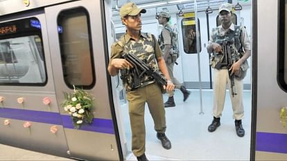 Delhi: Security increased in metro premises due to Republic Day, double checking is being done at many places delhi metro security
