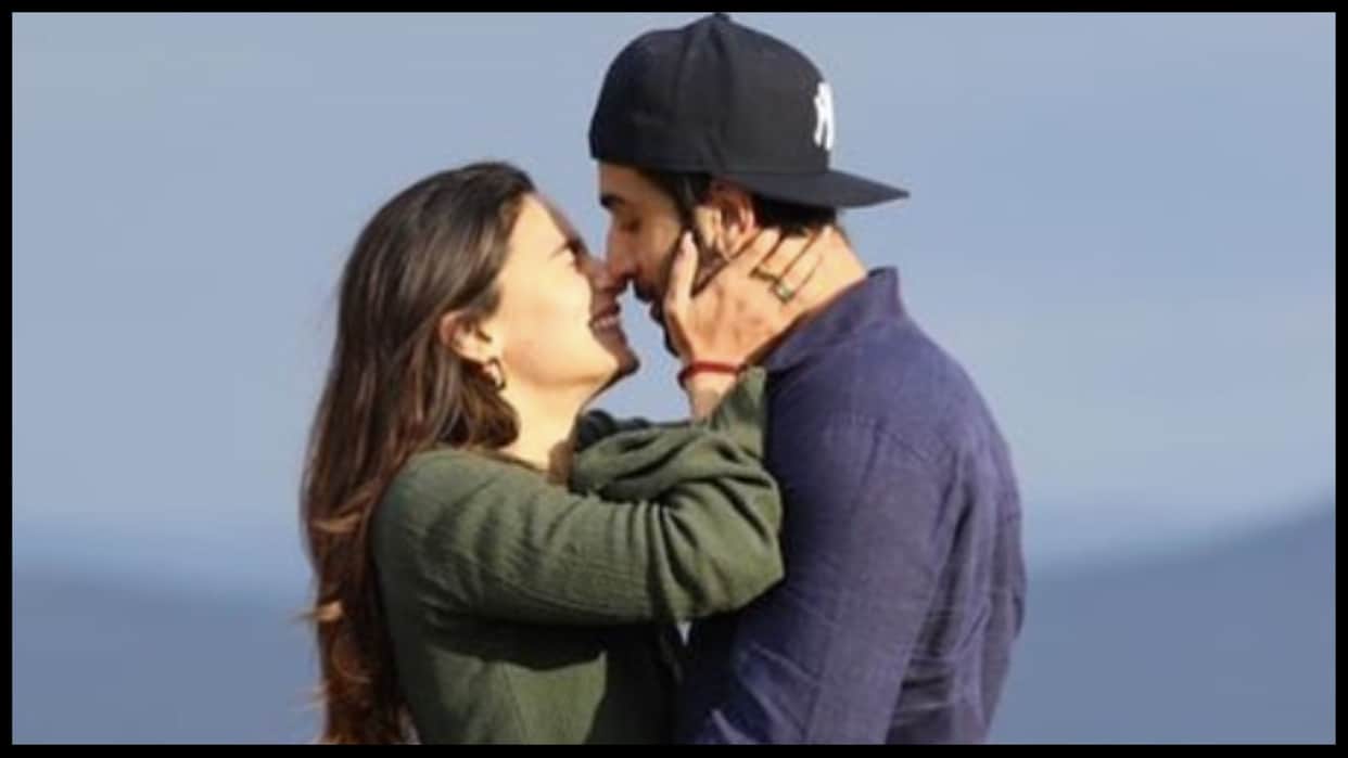 Ranbir Alia Announced Pregnancy Alia Changed her Instagram DP from the moment Ranbir proposed to her