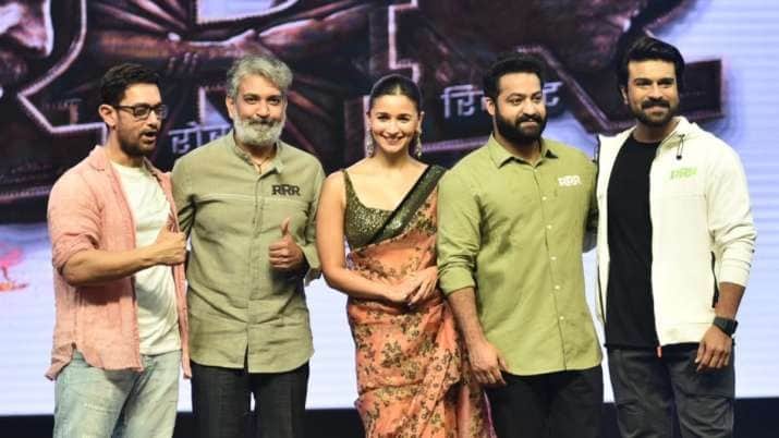 Laal Singh Chaddha Actor Aamir Khan Met Ram Charan and his Wife Upasana Kamineni Konidela at his Hyderabad Residence