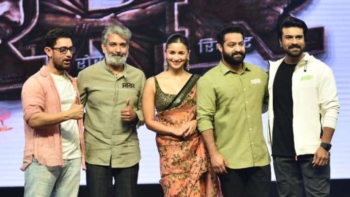 Laal Singh Chaddha Actor Aamir Khan Met Ram Charan and his Wife Upasana Kamineni Konidela at his Hyderabad Residence