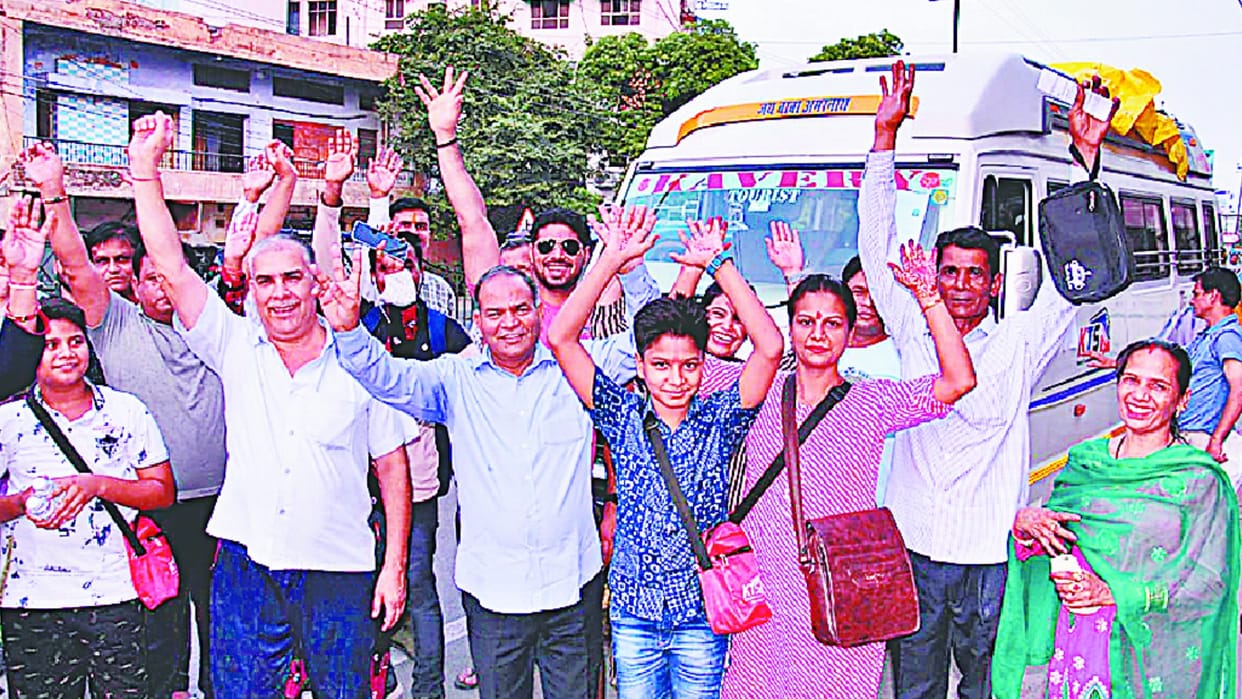 Amarnath Yatra 2022 : Four hundred Shiv devotees went from Meerut to worship Baba Barfani