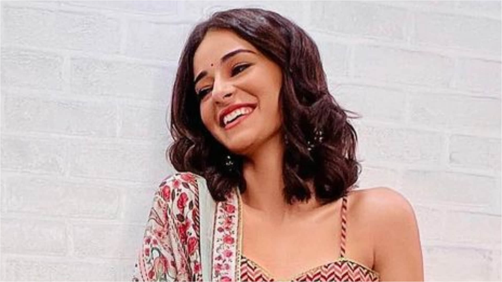 Ananya Pandey Liger Fame Actess latest Photoshoot in white dress getting viral