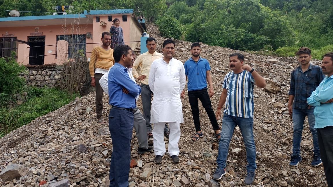 Water entered many shops, stabs due to rain