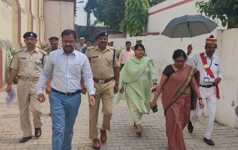 Hathras: District Judge, DM and SP saw the jail arrangements