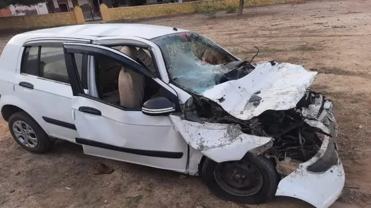 Road Accident in Jalore five died due to speedy car hit truck on NH 325