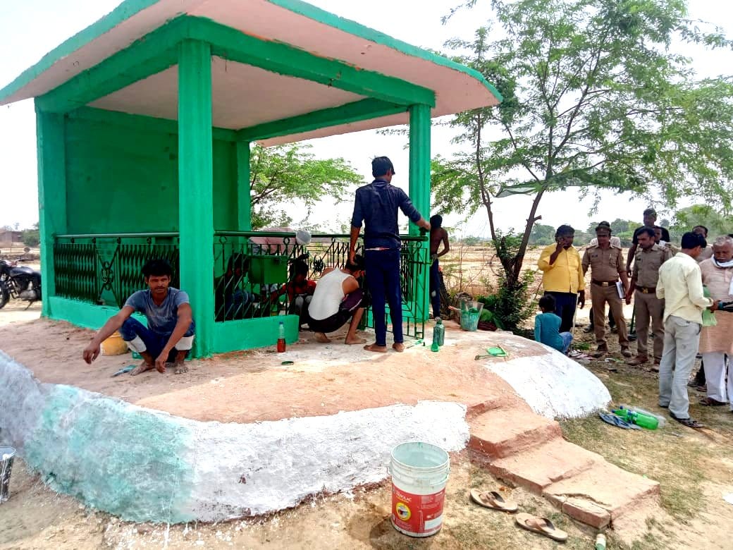 The conspiracy to incite communal violence failed in Kanpur Dehat, the anarchists painted the grandson saffron on the tomb