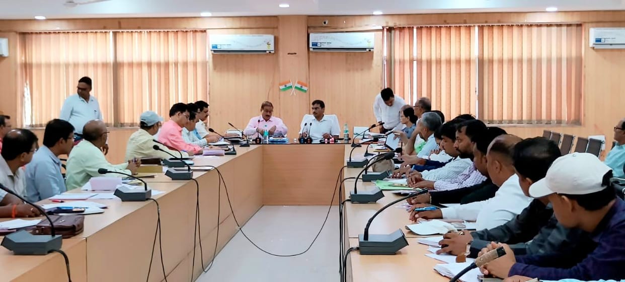 Review meeting on Water Conversion in hamirpur, DM said - complete rain water harvesting work soon, farmers should adopt modern irrigation methods
