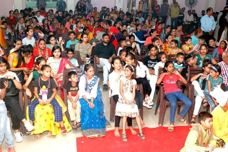 Children gave the message of curbing drugs through cultural program