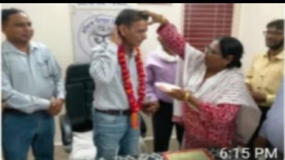 Teacher Tahira surrounded by controversies over applying tilak in Aligarh has given a befitting reply to the opponents