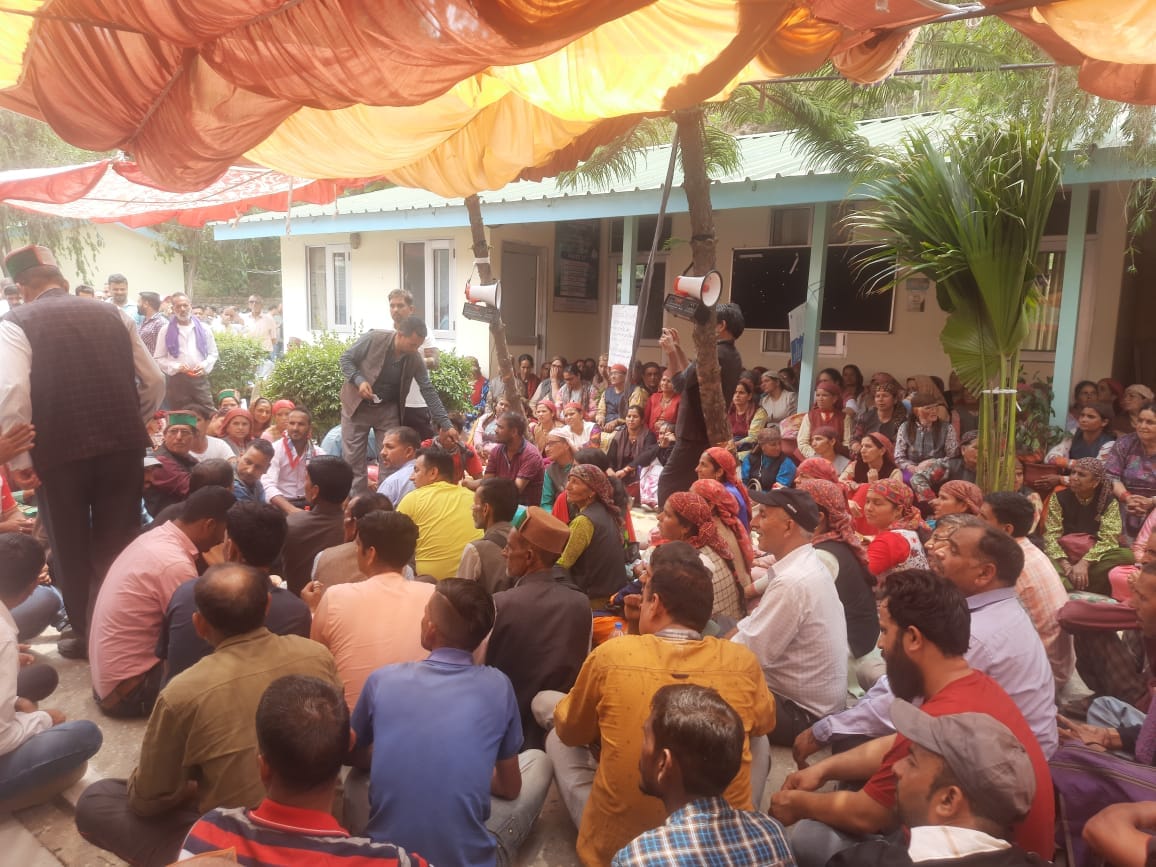 people protest against luhari project