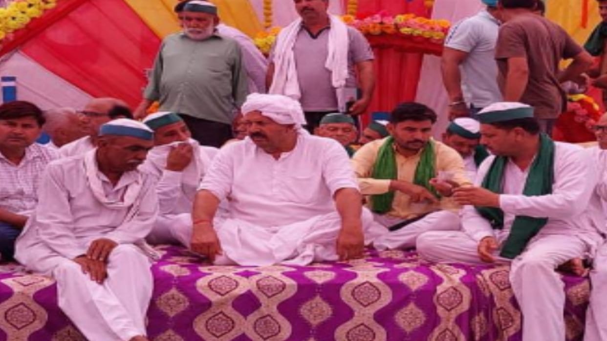 BKU Mahapanchayat: thousands of farmers arrived in Naresh Tikait panchayat in Bijnor
