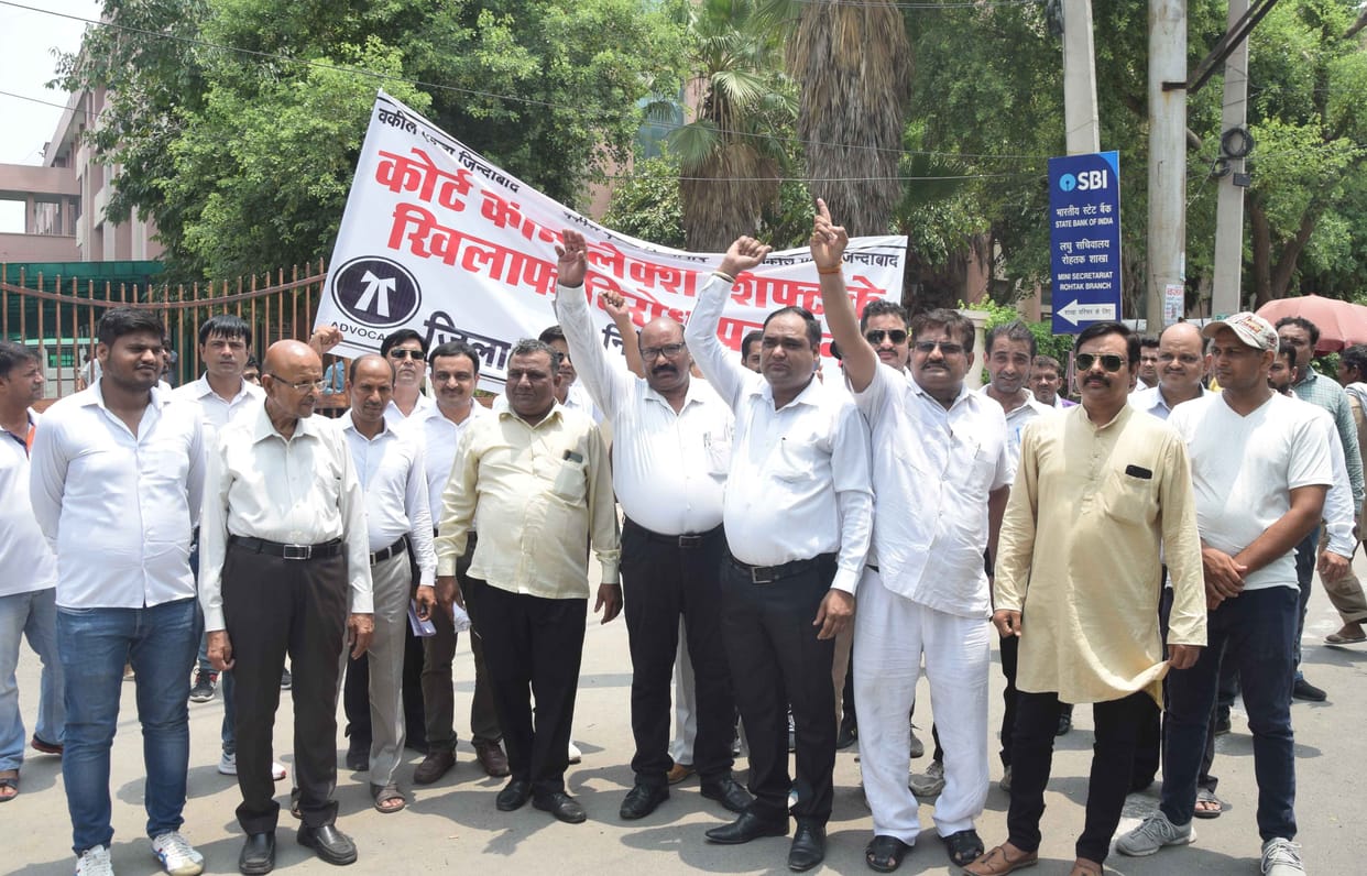 Lawyers took to the road in protest against shifting of court premises