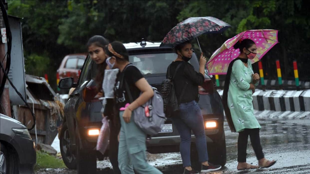 Weather Update Today Weather of Uttarakhand Himachal Pradesh Jammu and Kashmir and Uttar Pradesh death in lightning strikes thunderstorm in Bihar