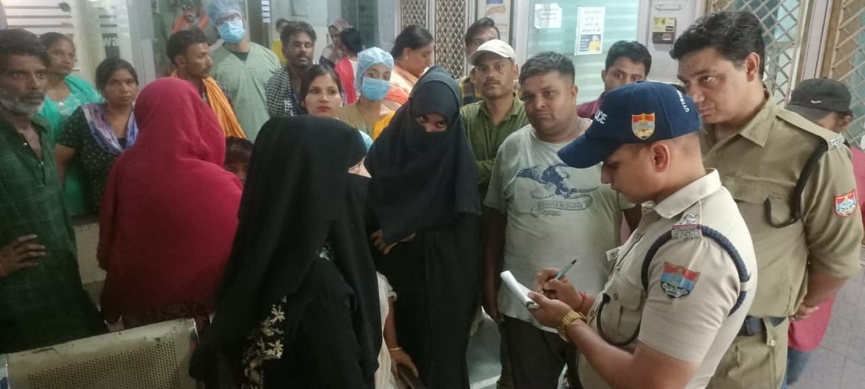 Husband put acid on wife, scorched