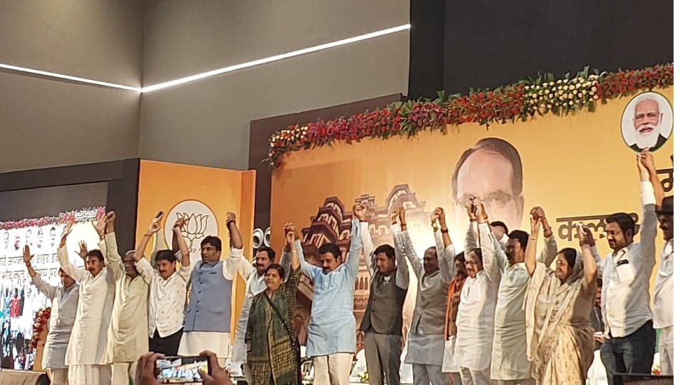Indore News: There was a ruckus before the arrival of CM, Shivraj said - I have come to become a participant in the process of development, not to talk
