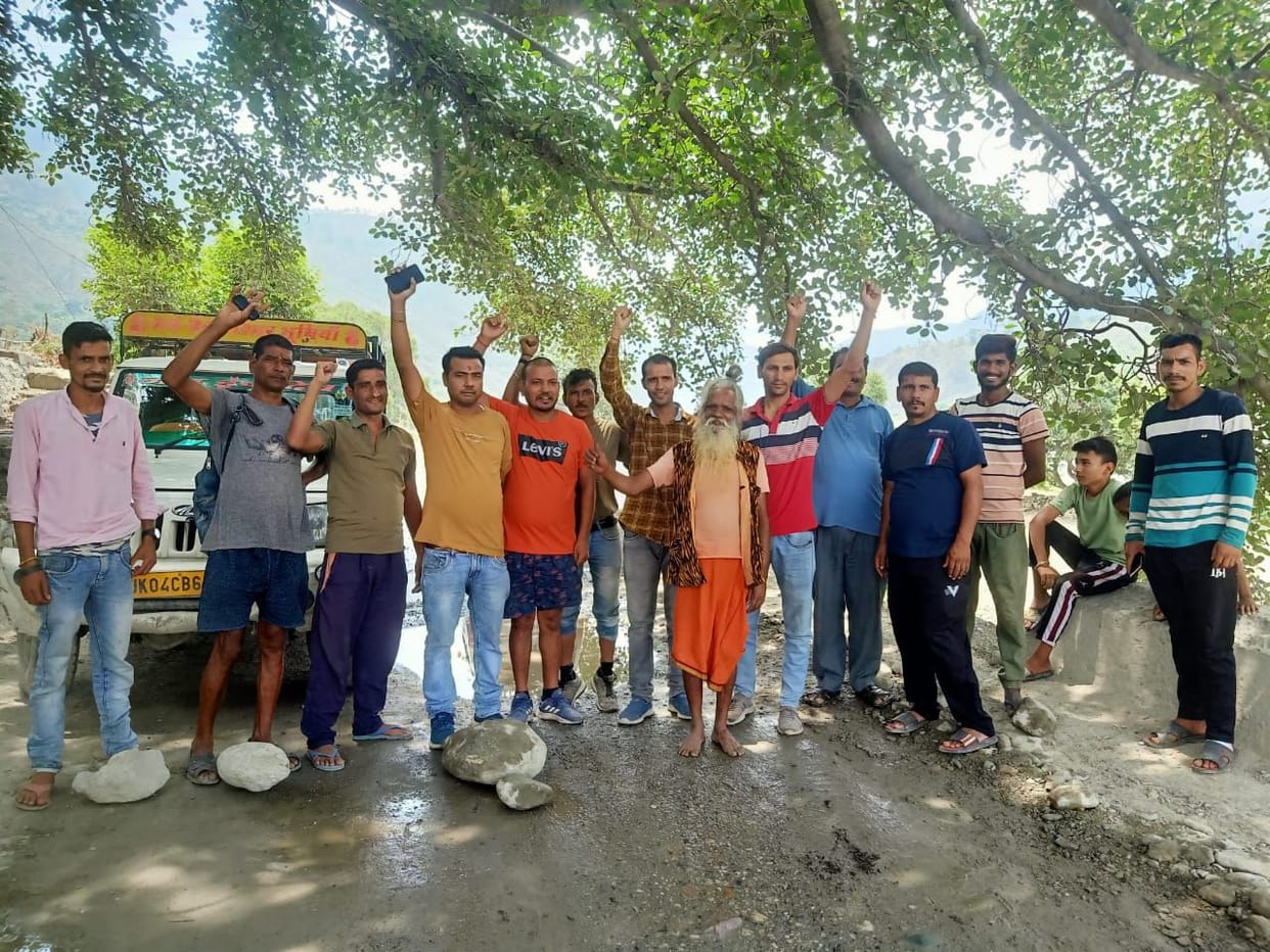Villagers protested by stopping the vehicle against the bad road