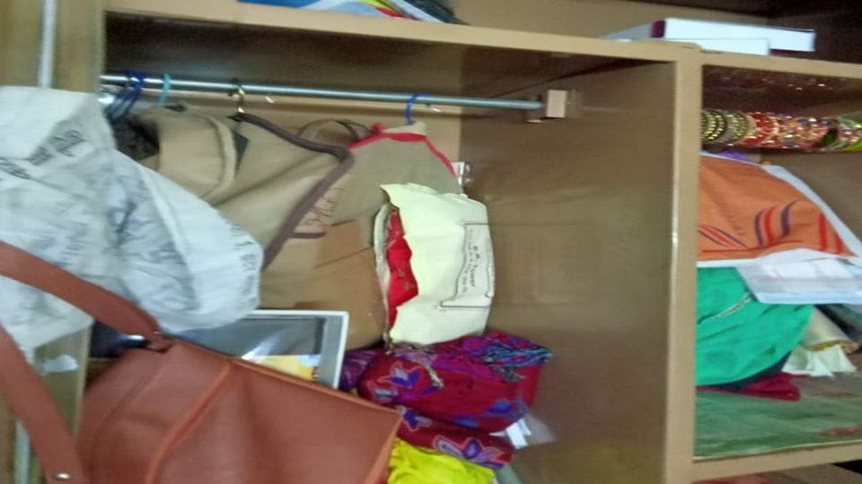 Thieves stole jewellery and cash by breaking the lock of the constable house in Mathura