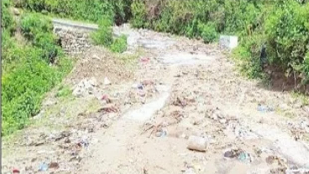 Uttarakhand Heavy Rain Debris came on Lasi-Sartoli road, movement of 30 villages stopped