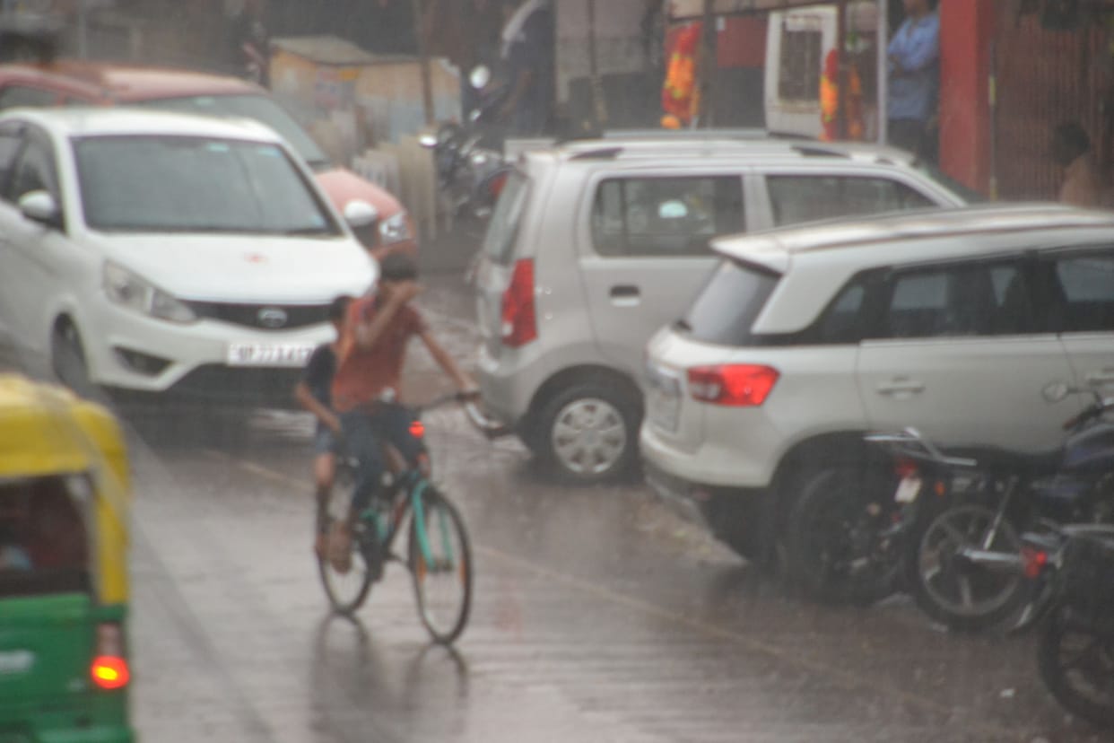 Kanpur Dehat : Humidity increased with temperature, rain gave relief in the evening, chances of rain from today