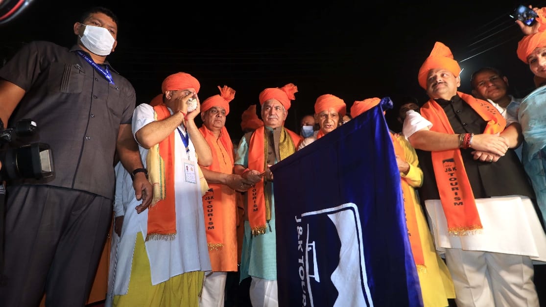 Amarnath Yatra 2022: First batch leaves Jammu bhagwati nagar base camp for Shri Amarnath Yatra huge enthusiasm among devotees photos