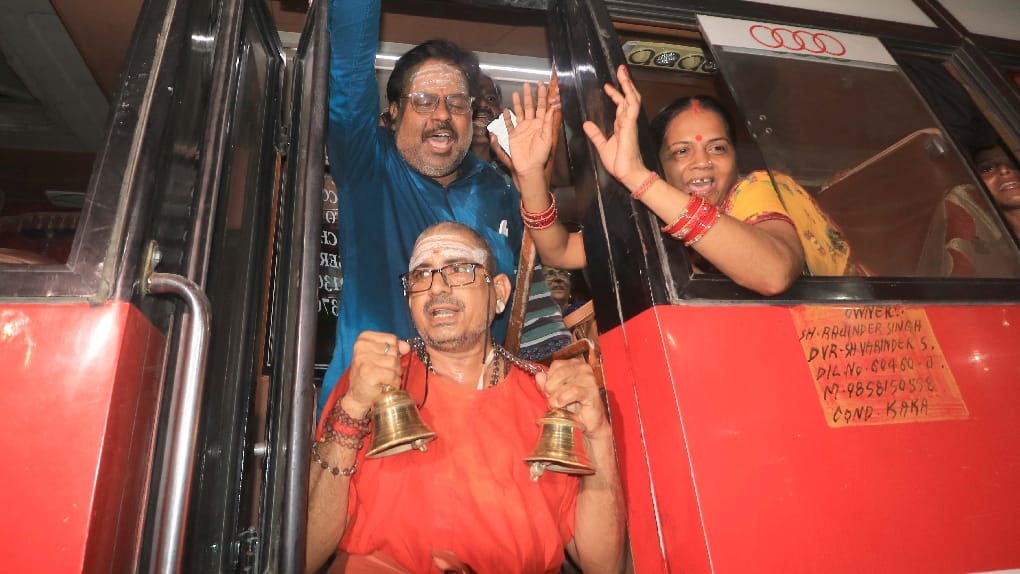 Amarnath Yatra 2022: First batch leaves Jammu bhagwati nagar base camp for Shri Amarnath Yatra huge enthusiasm among devotees photos