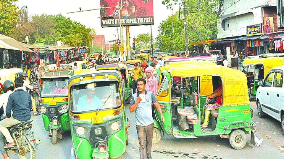 Illegal auto stands not removed even after order of the CM Yogi in Agra