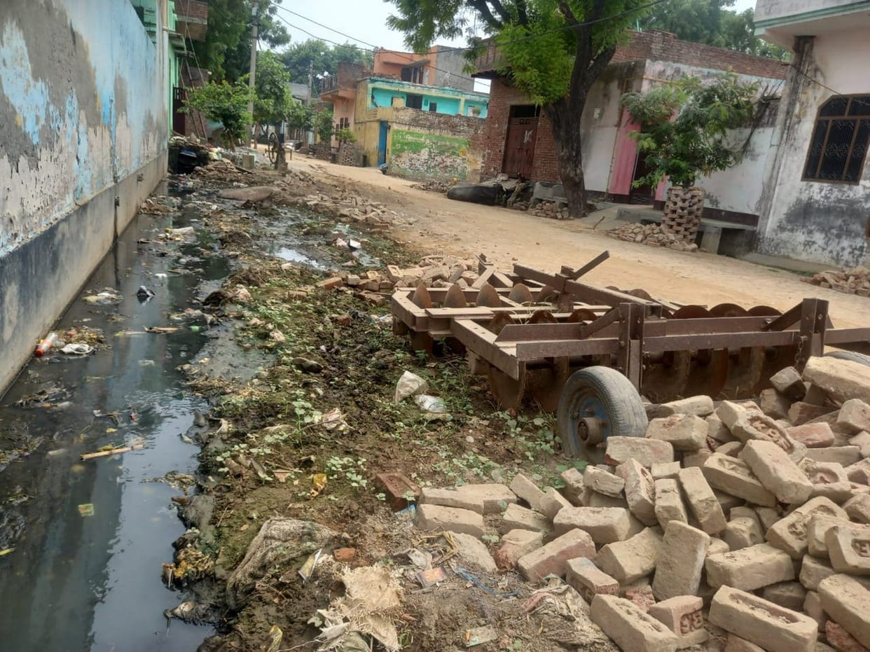 The sweeper did not come to Gauripur Jawaharnagar for eight months