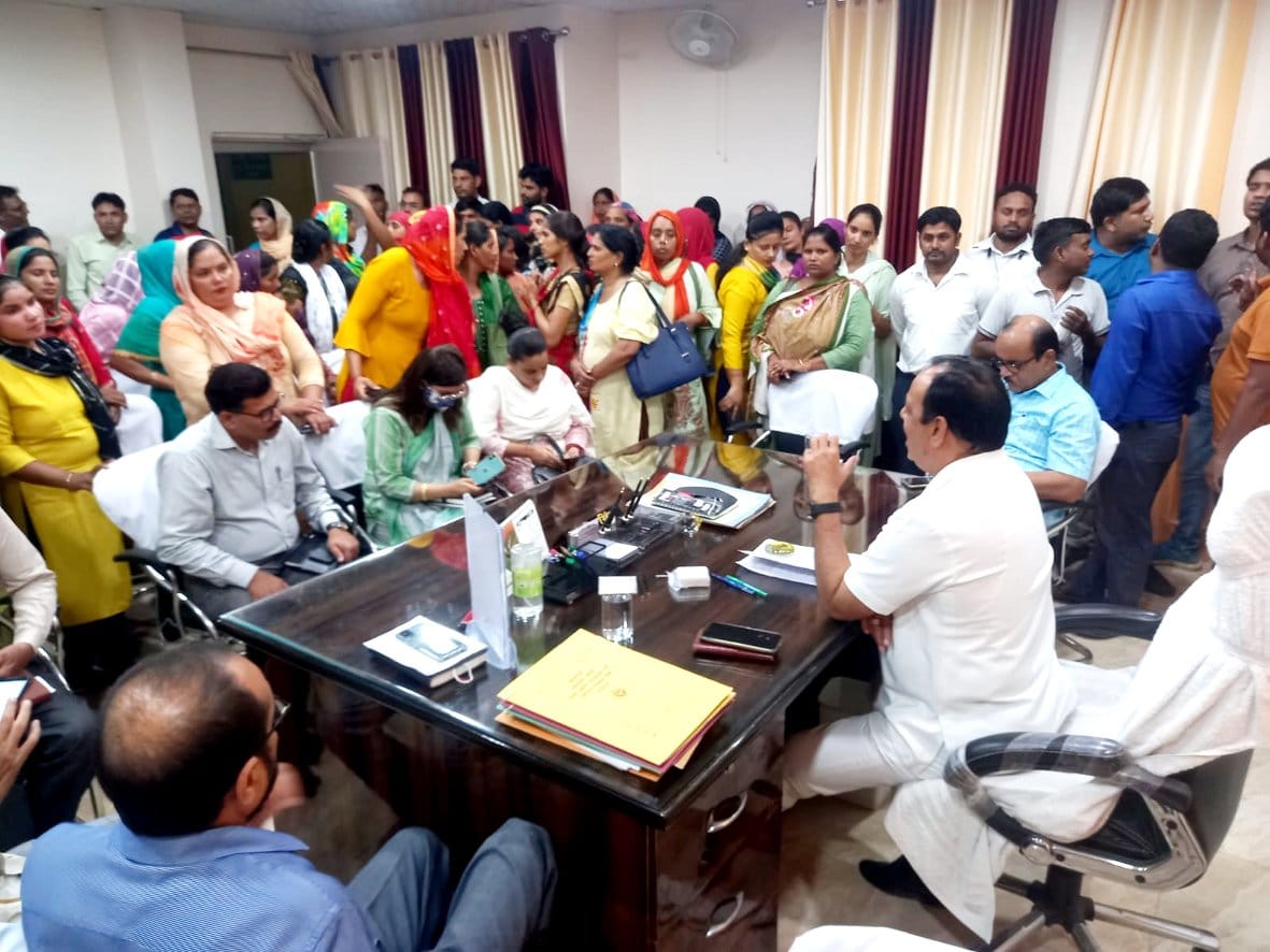 27 employees of NRLM resign, lockout in Vikas Bhavan