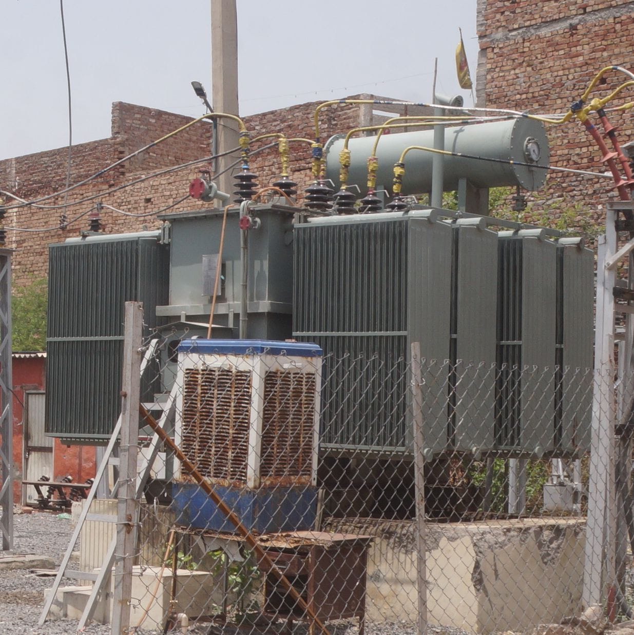 Long cuts started due to increasing load, fuses of 20 transformers blown