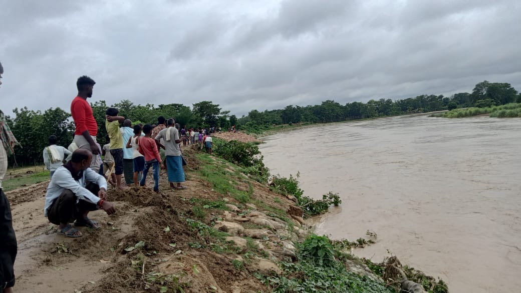 Water level of rivers started rising in the district, administration alert, people worried