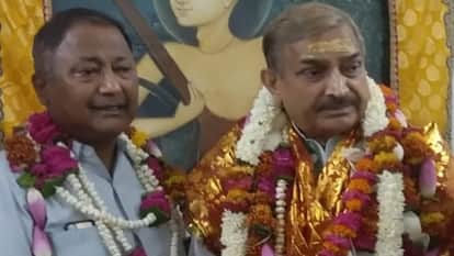 राज्यसभा सांसद प्रमोद तिवारी, साथ में प्रदीप माथुर