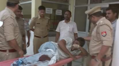 मुठभेड़ में घायल हुए बदमाश को अस्पताल में भर्ती करवाया गया है।