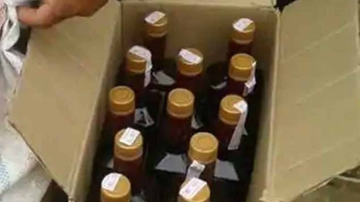 MP News: 25 boxes of illegal liquor confiscated from the house of sarpanch candidate, liquor was kept for distribution to voters