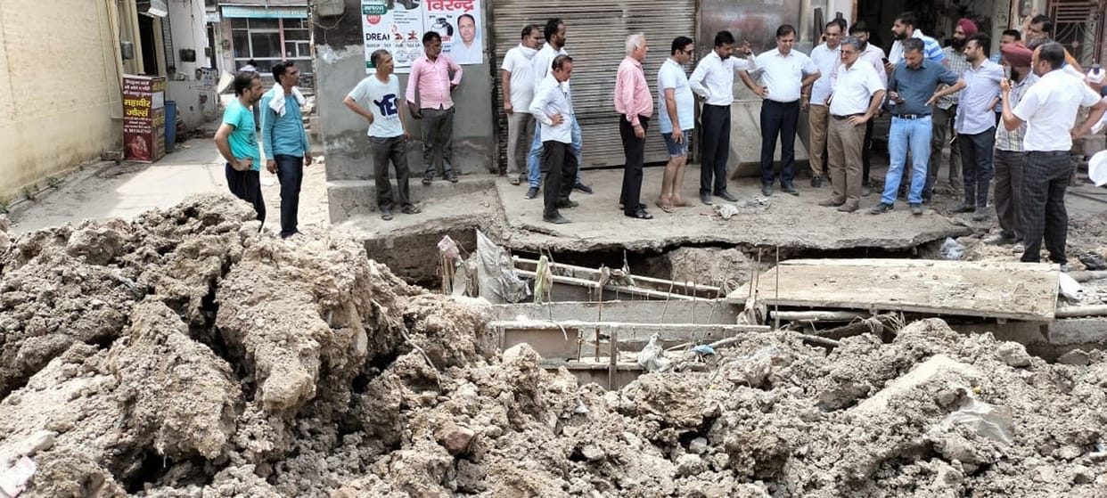 The shopkeepers showed the negligence of the public health department to the DC