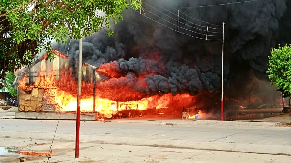 massive fire broke out in navin mandi in mathura grains burnt to ashes