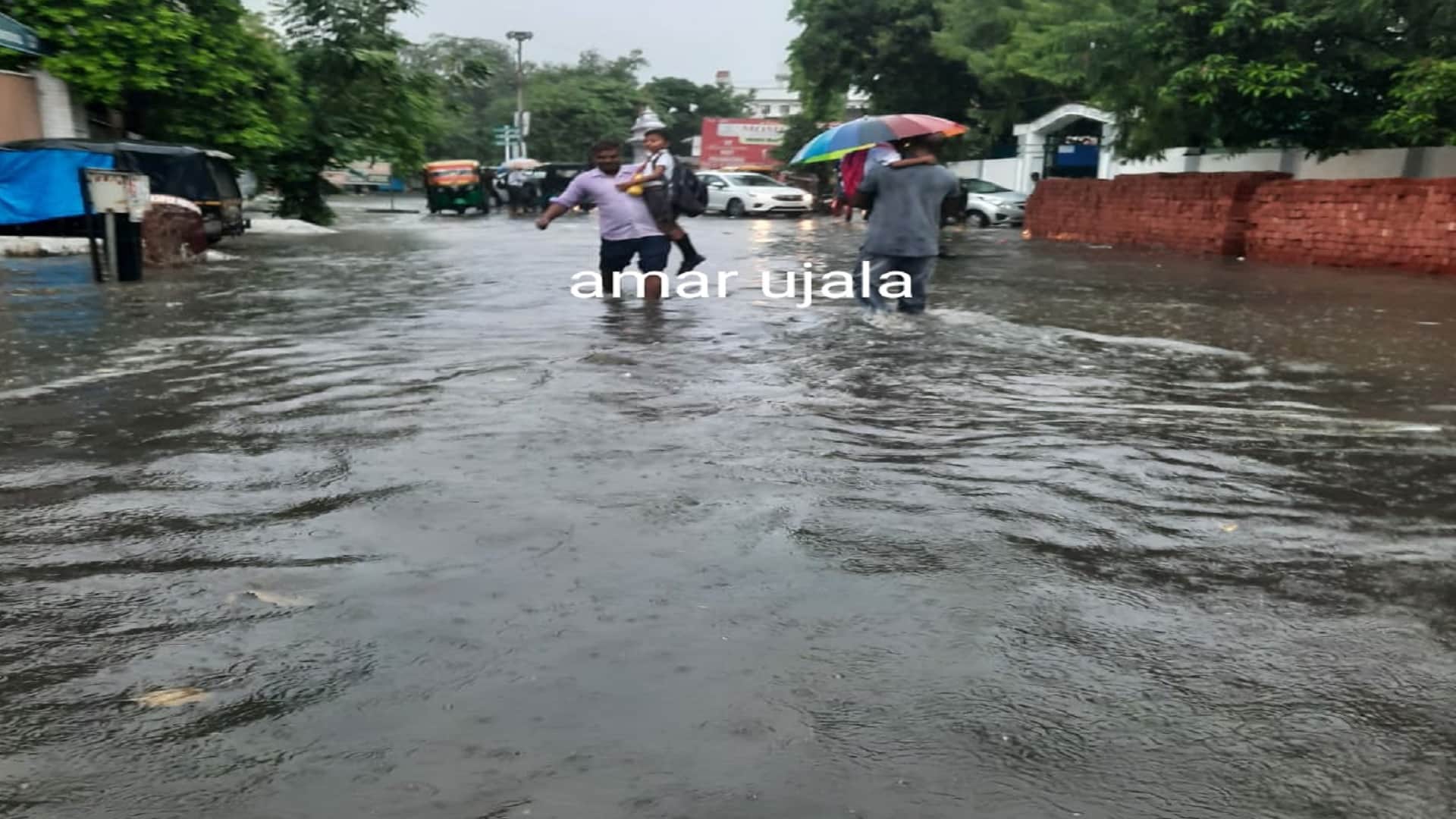 Gorakhpur received highest and Kushinagar received least rain
