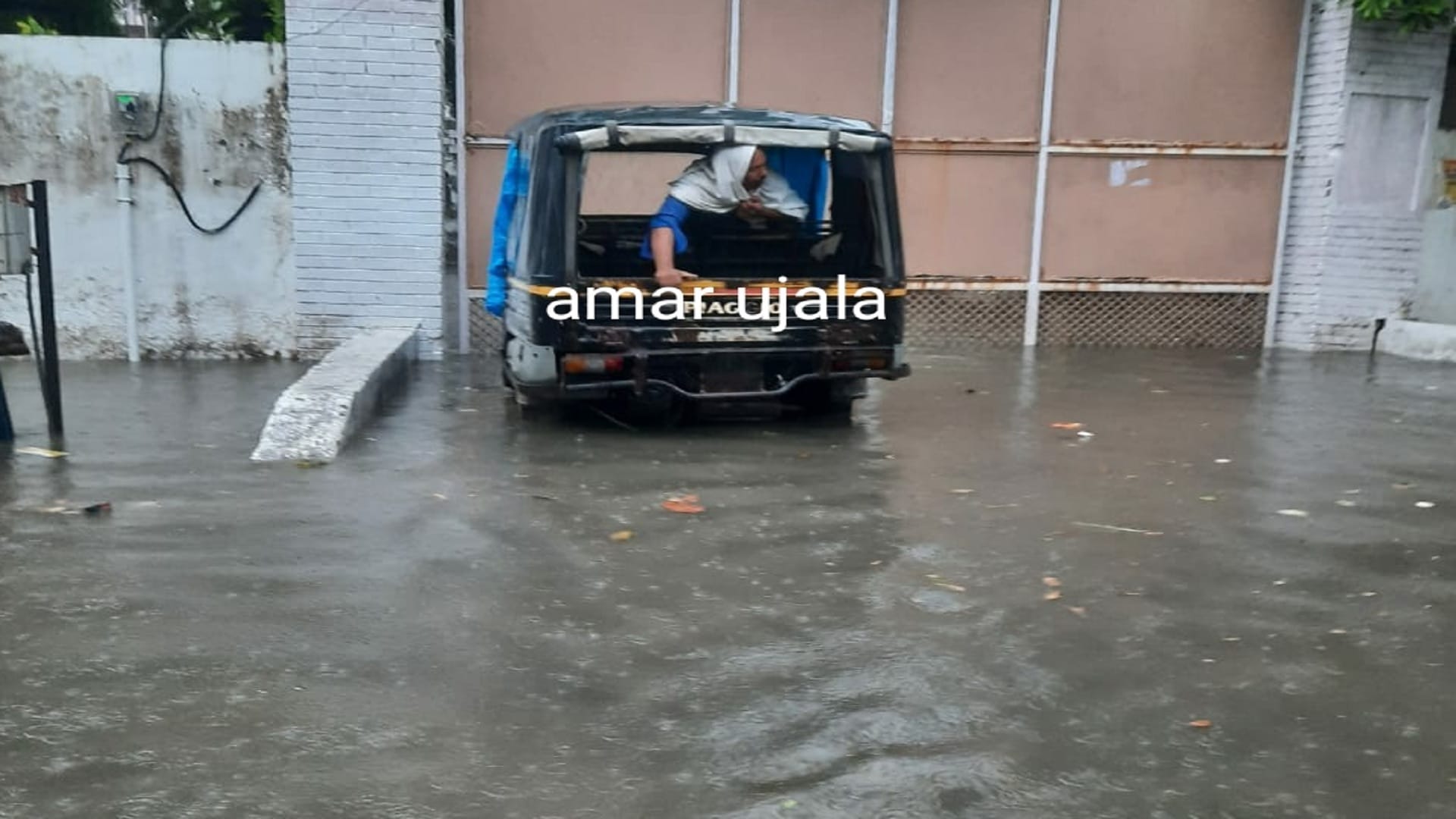 Gorakhpur weather update news first rain of monsoon see photos