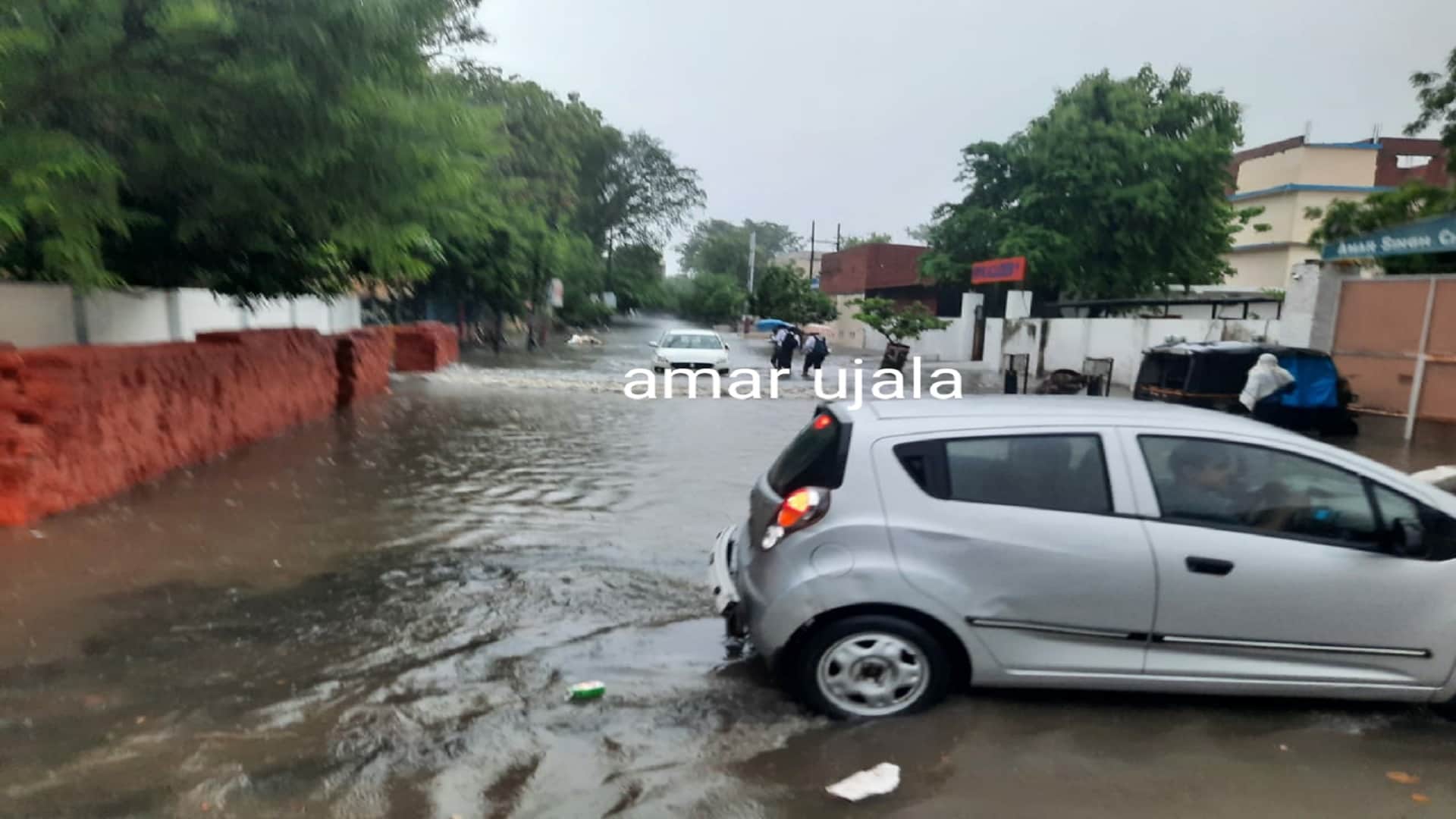 Gorakhpur received highest and Kushinagar received least rain