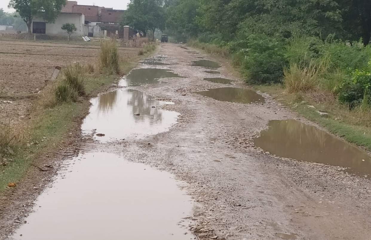 Plenty of potholes on the roads leading to the railway station, increased trouble